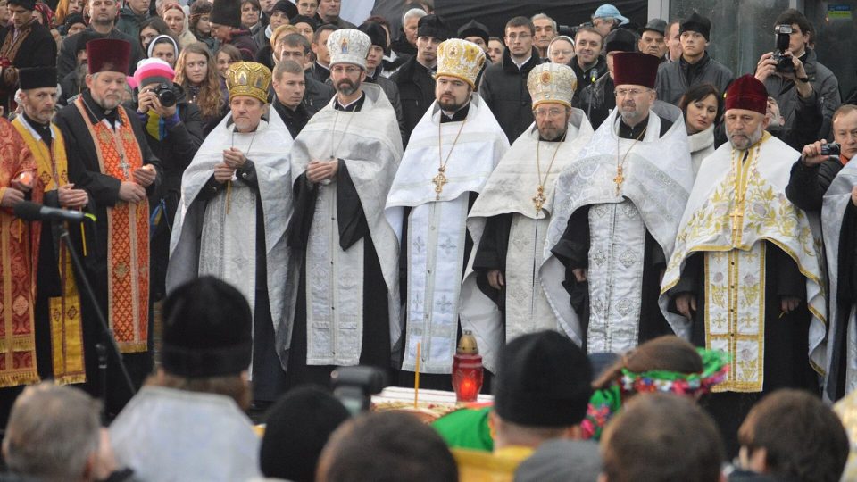 Священники під час поминального молебня, Дмитрівська субота