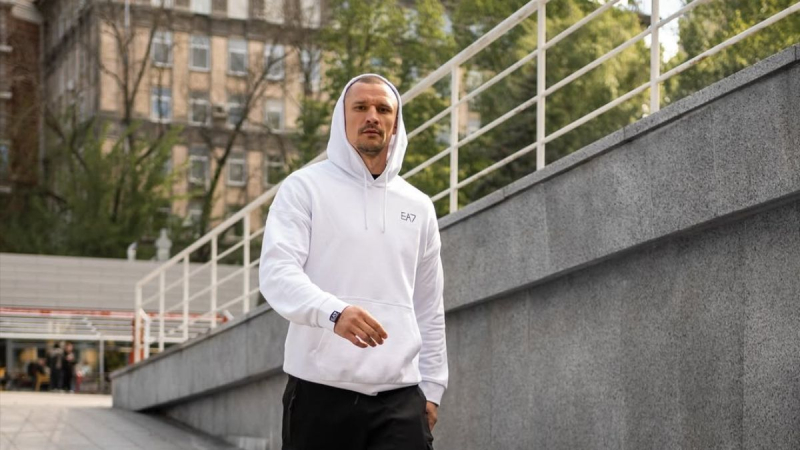 Будущий "Холостяк" Цимбалюк впервые за долгое время показал свою сестру: редкое фото