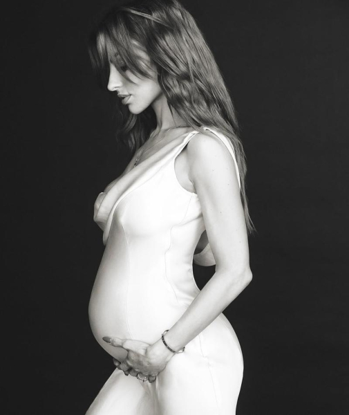 Дочка Клінта Іствуда та Френсіс Фішер оголосила про другу вагітність