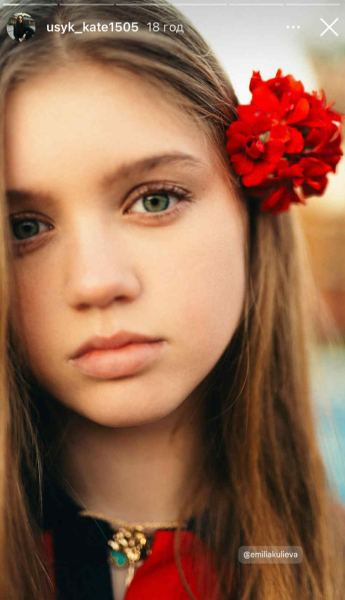 Дружина Усика помилувалася 15-річною дочкою у яскравому образі з квіткою у волоссі