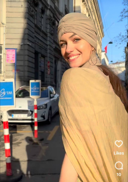 Ексдружина Комарова у тюрбані і невагомих тканинах вдала з себе східну принцесу