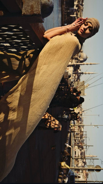 Ексдружина Комарова у тюрбані і невагомих тканинах вдала з себе східну принцесу