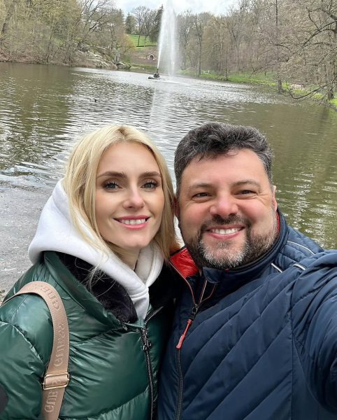 Федишин з усією родиною зазнімкувалася на тлі "перлини України". Фото