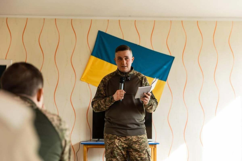 Гастролировал в России, а теперь служит в НГУ: как сейчас живет звезда "Україна має талант" Артем Лоик