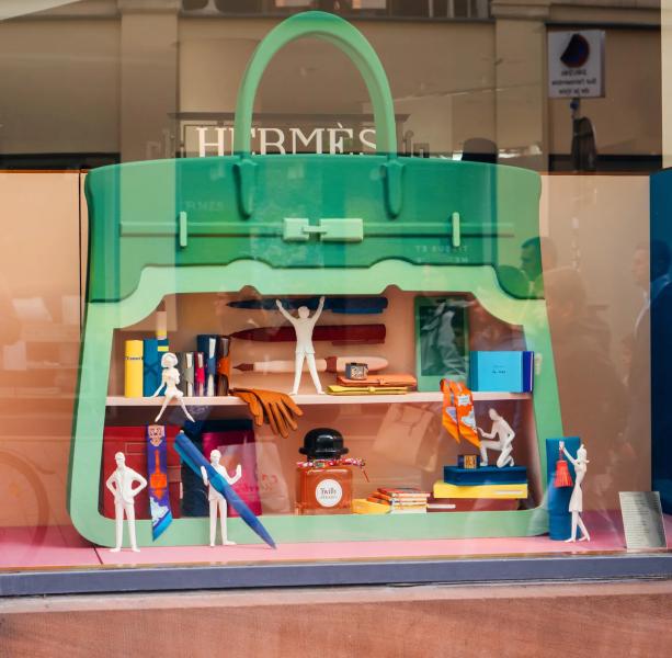 Инвестиции в роскошь: стоит ли вкладывать деньги в часы, сумки Herm&egrave;s или вино