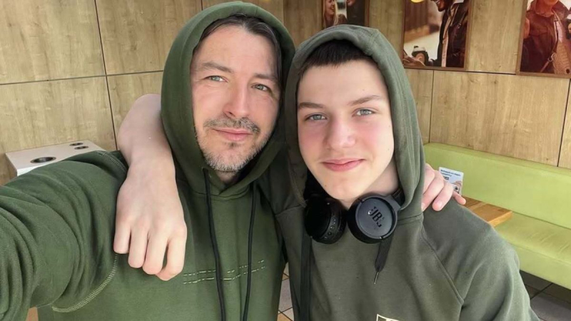 "Как Дмитрий уже вымахал": Сергей Притула показал редкое фото 16-летнего сына