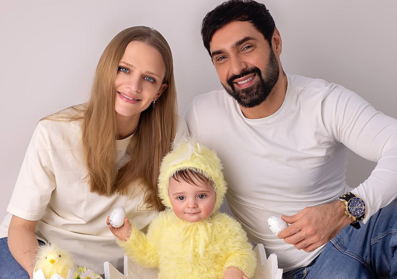 Козловський на Великдень замилував сином в образі курчатка. Відео