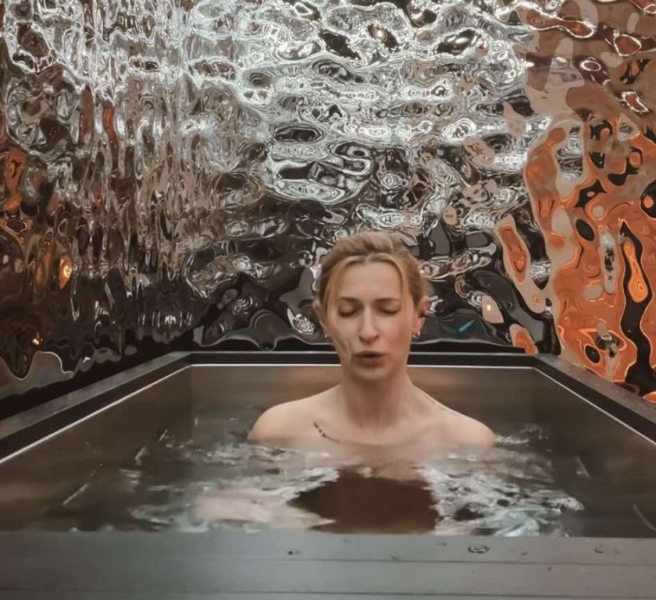 Крижана ванна та квіти від "марсіанина": Tayanna показала цікаві моменти свого життя