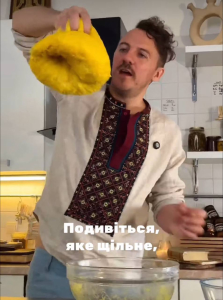 Куркума замість жовтків і копчена паприка: Клопотенко показав рецепт паски до Великодня