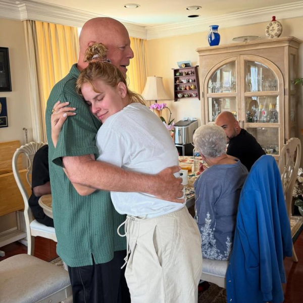 Молодша дочка Брюса Вілліса показала, який зараз вигляд має 70-річний актор