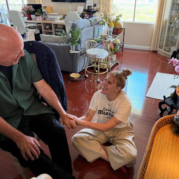 Молодша дочка Брюса Вілліса показала, який зараз вигляд має 70-річний актор