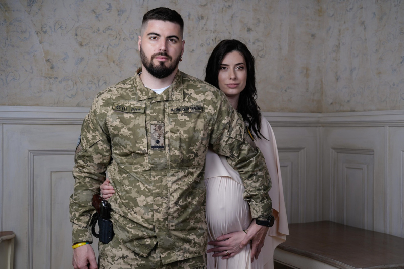 "Наш козаче": Мезенцева показала новонародженого сина у вишиванці та оголосила його ім'я