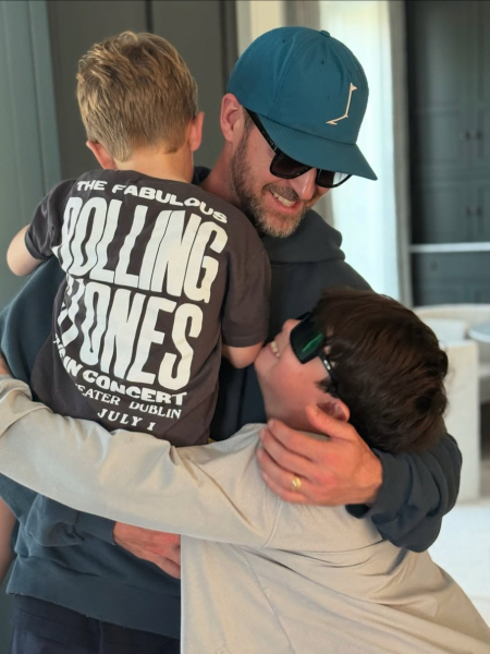 "Немає більшої нагороди": Джастін Тімберлейк замилував обіймами з синами від Джессіки Біл. Фото