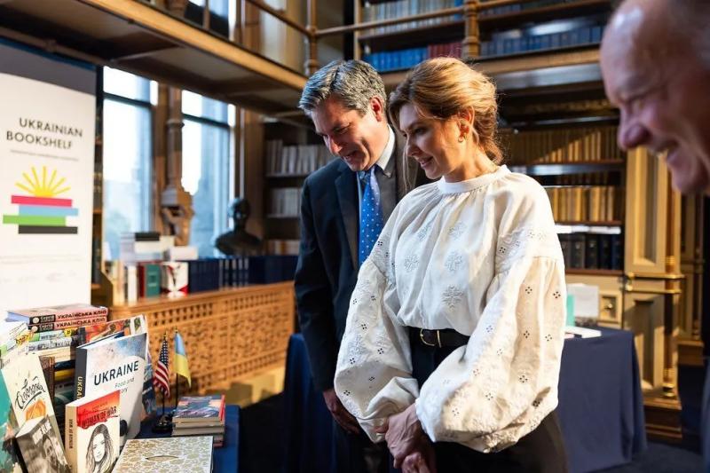 От техники "Ришелье" до "Гранатовой лозы": лучшие вышиванки в гардеробе Елены Зеленской