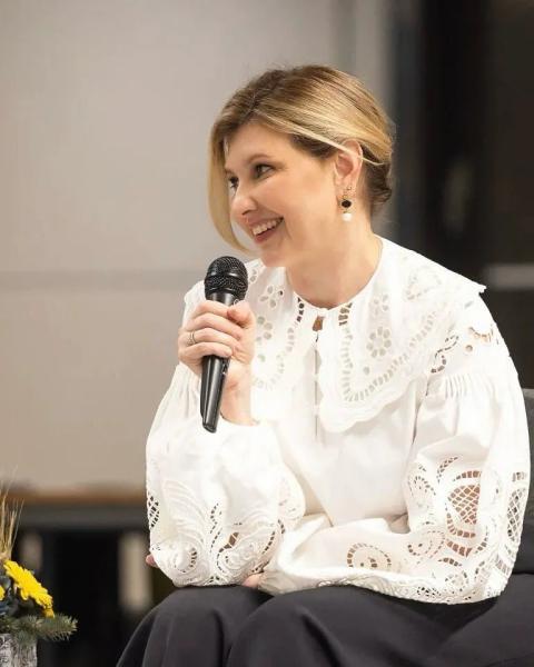 От техники "Ришелье" до "Гранатовой лозы": лучшие вышиванки в гардеробе Елены Зеленской