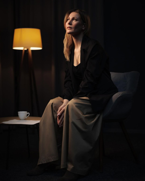 Популярність після 30, дієти і розлучення з чоловіком-актором: цікаве з життя зірки "Скажене весілля" Віри Кобзар