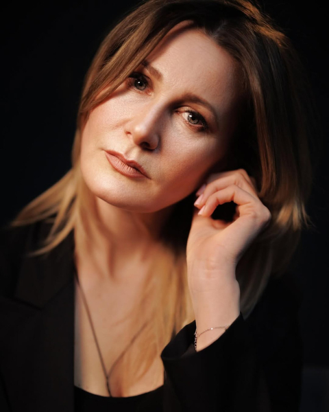 Популярність після 30, дієти і розлучення з чоловіком-актором: цікаве з життя зірки "Скажене весілля" Віри Кобзар