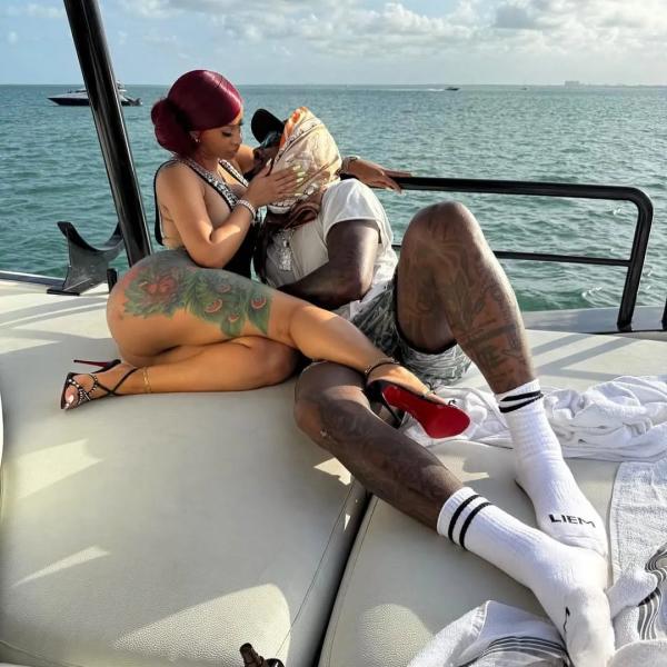 После разрыва с Offset: Cardi B намекнула на новый роман