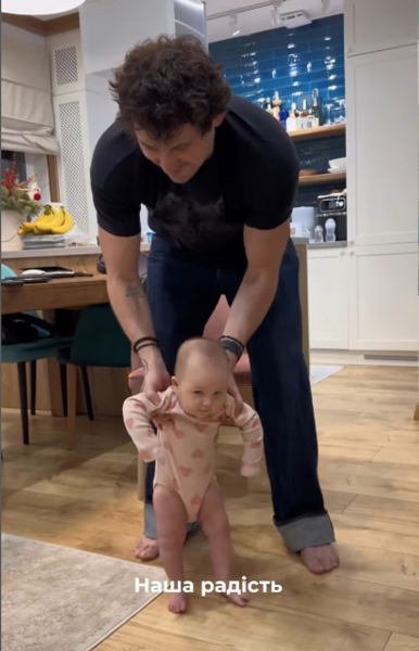"Серце нашої родини": Татарінцева в день народження Кота замилувала його розвагами з 10-місячною дочкою. Відео