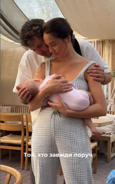 "Серце нашої родини": Татарінцева в день народження Кота замилувала його розвагами з 10-місячною дочкою. Відео