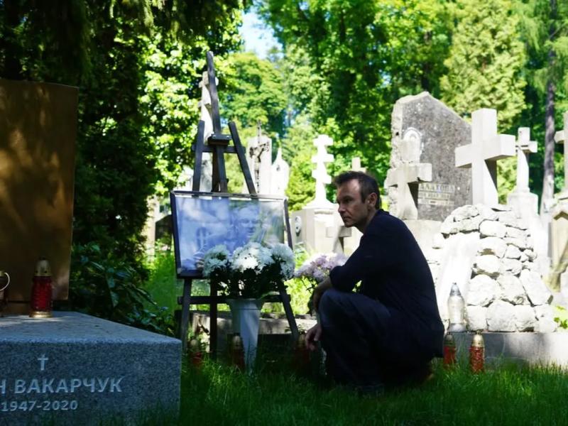 Святослав Вакарчук показался с мамой и рассказал о своей поездке во Львов