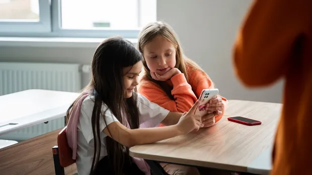 Только с разрешения учителя: Финляндия ограничивает использование смартфонов в школах