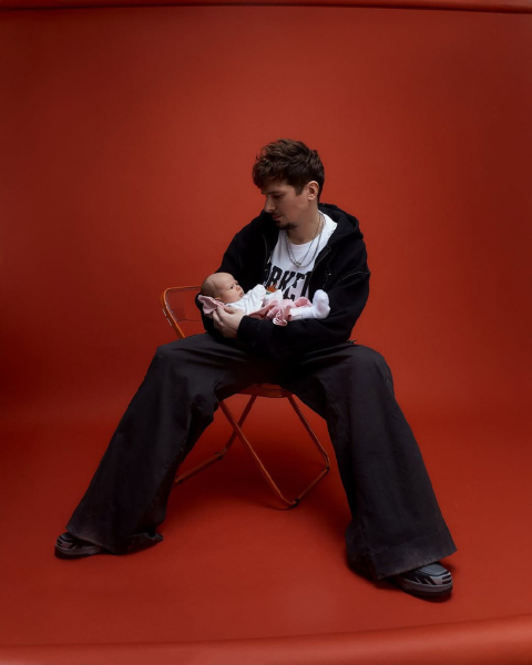 "У нас справжній кастинг": Позитив зізнався, кого з відомих акторів хоче покликати хрещеним дочки