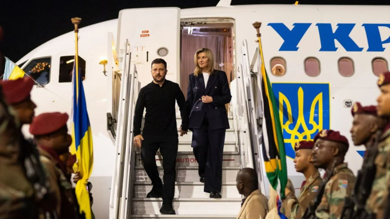 В стильном темно-синем костюме: Зеленская поразила деловым образом в Южной Африке