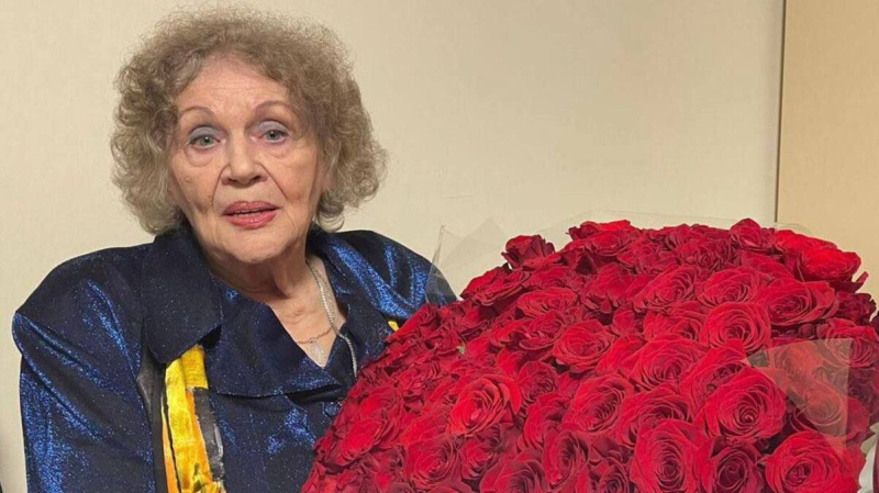 Вакарчук в гостях и цветы от Буданова: как Лина Костенко отпраздновала 95-летие