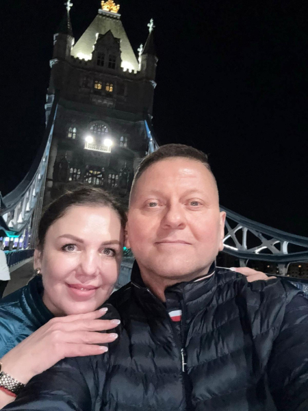 Залужний з дружиною показалися на популярній туристичній локації в Лондоні. Фото