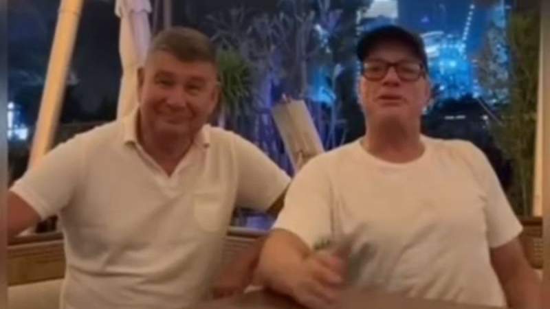 Жан-Клод Ван Дамм признался в любви Путину и заявил, что хочет приехать в Россию