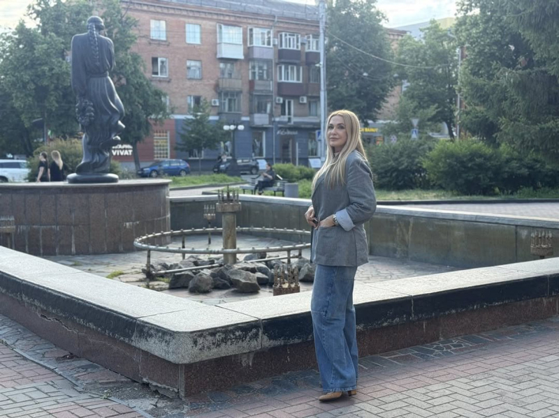 Знайдіть відмінності: Сумська у Полтаві повторила своє фото понад 40-річної давнини